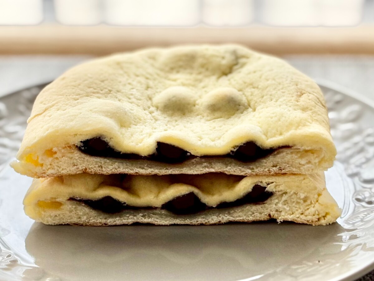 味も食感もお菓子！【ファミマ】のパンは「クソデカカントリーマアム」？