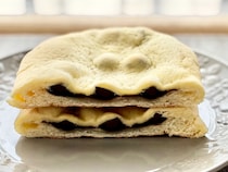 味も食感もお菓子！【ファミマ】のパンは「クソデカカントリーマアム」？