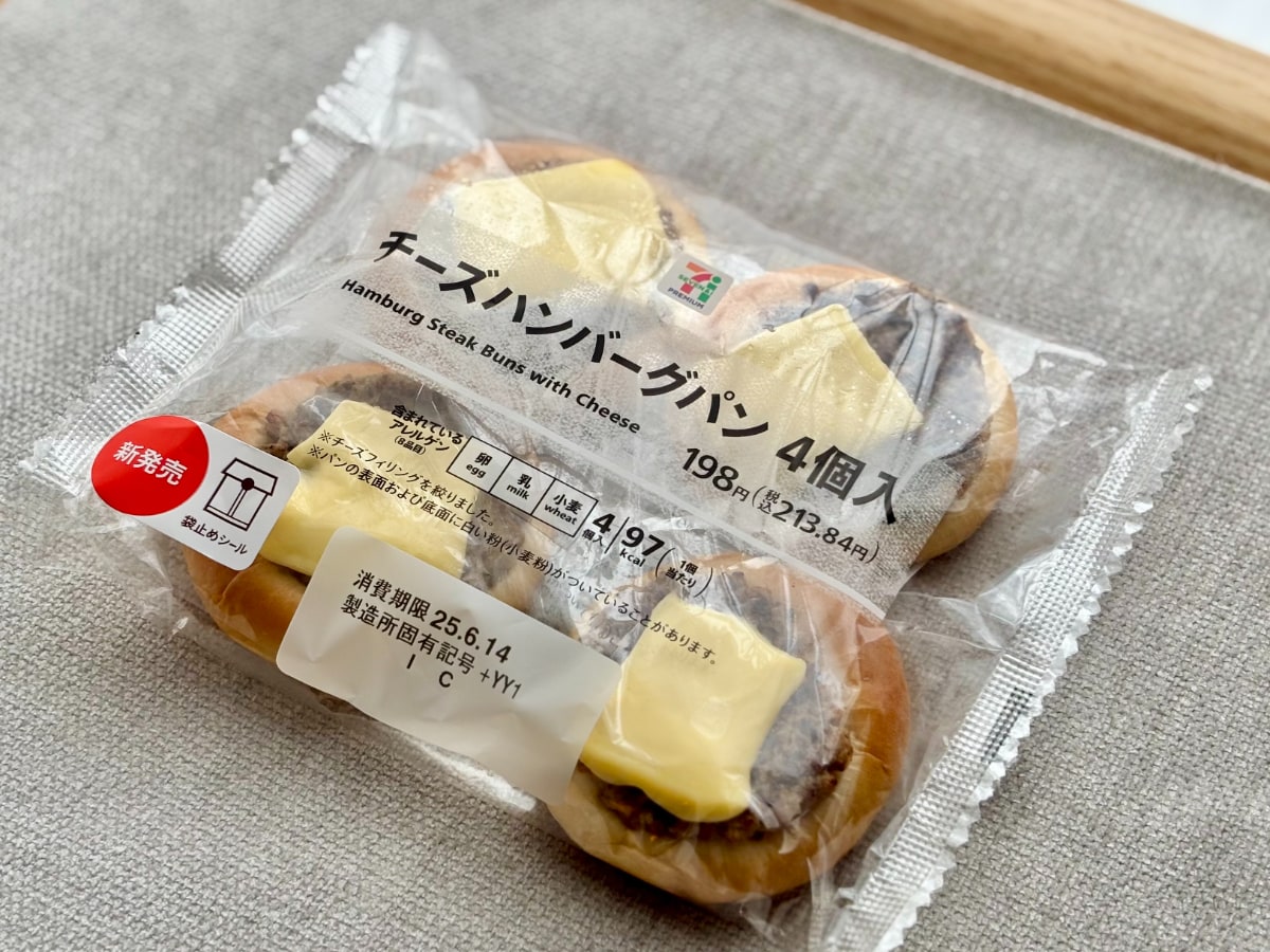 子ども心くすぐられるやつ〜！【セブン】小さいのに豪快な新作パンが登場