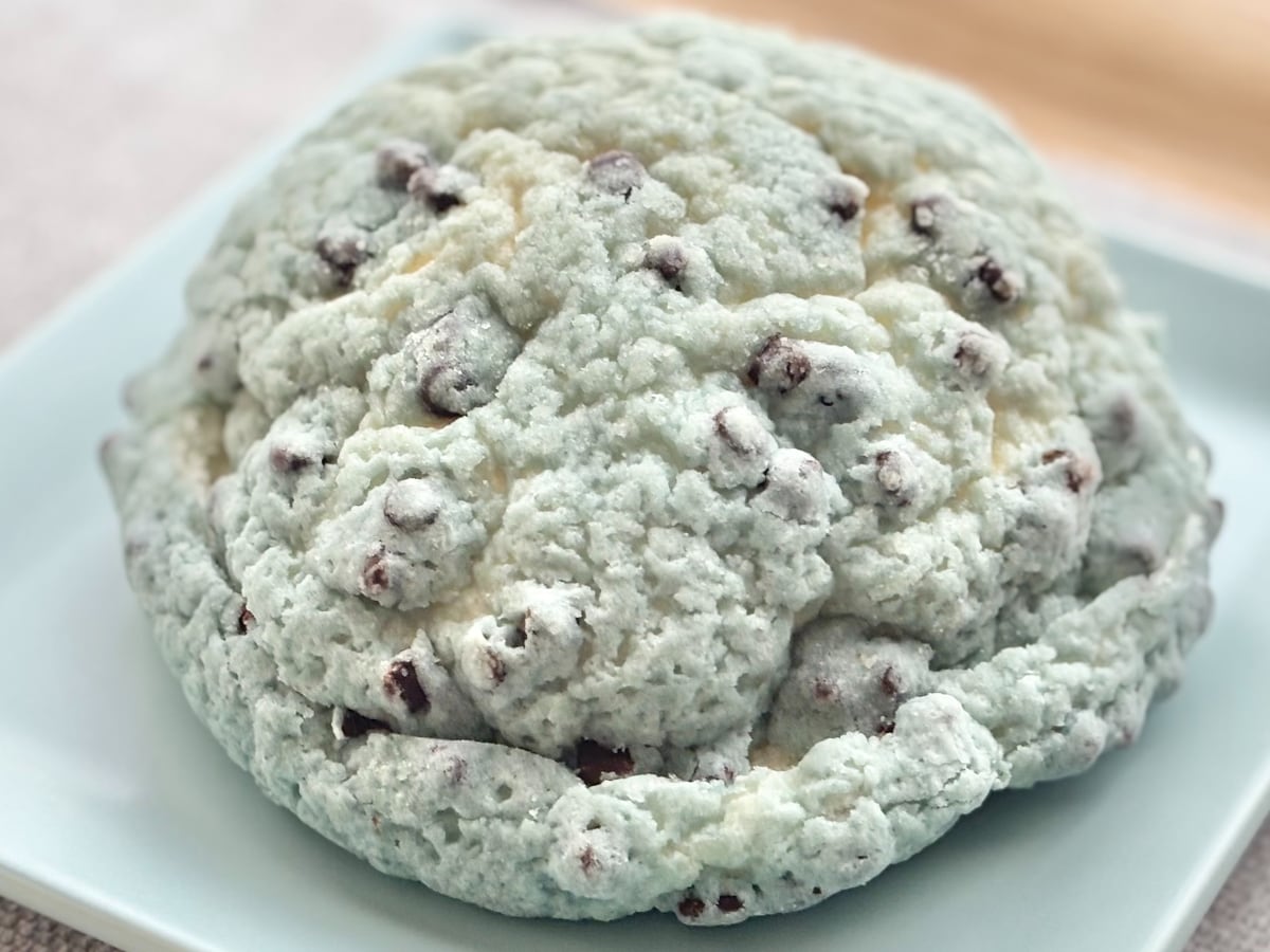 「すーっと爽やか」【ファミマ】の新作パンは見た目も味も衝撃的だった!