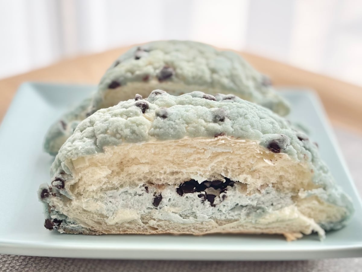 「すーっと爽やか」【ファミマ】の新作パンは見た目も味も衝撃的だった!