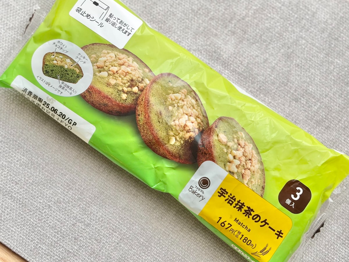 開けた瞬間に抹茶が香る!【ファミマ】1個60円なのにリッチなスイーツ