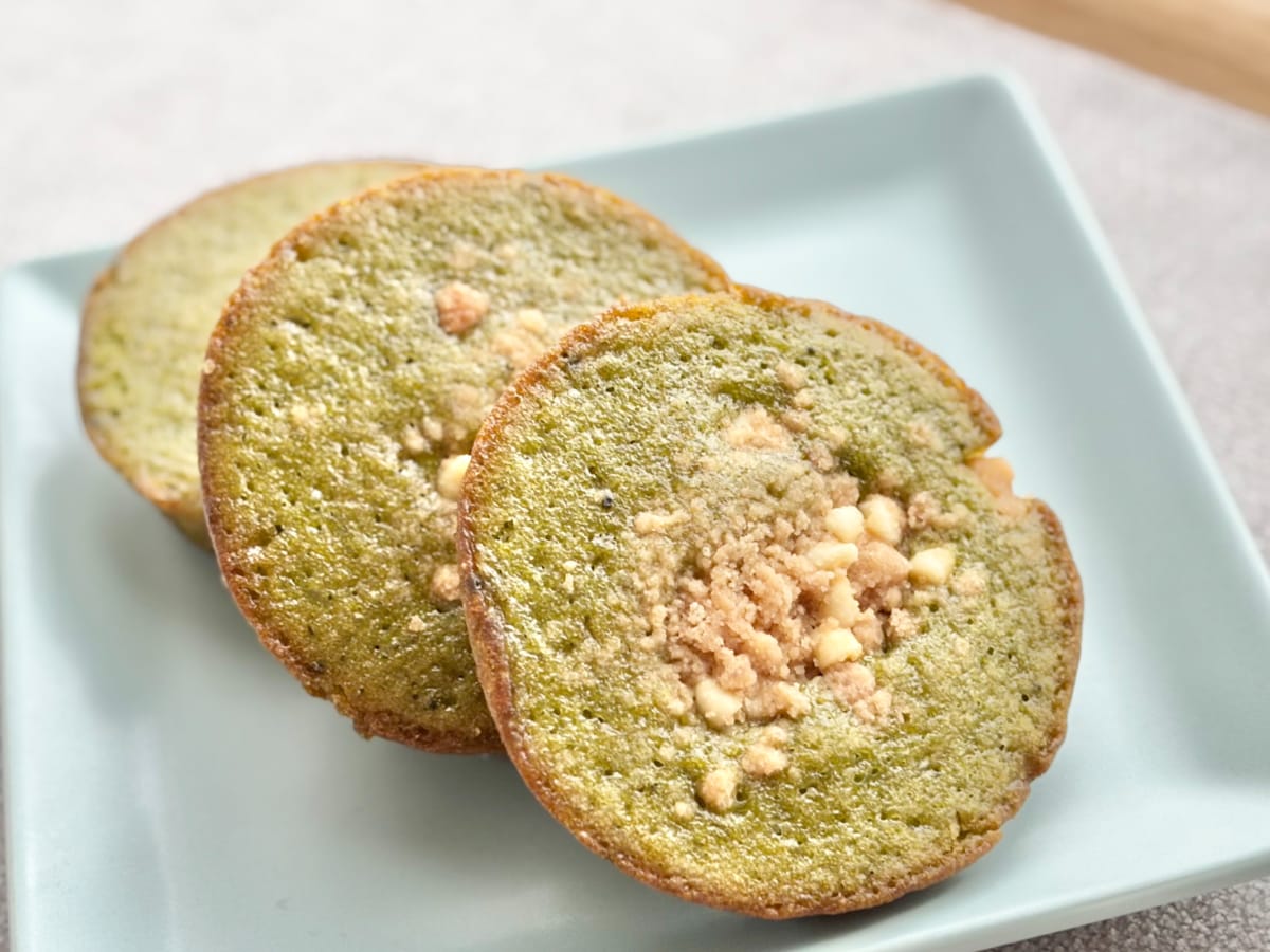 開けた瞬間に抹茶が香る！【ファミマ】1個60円なのにリッチなスイーツ