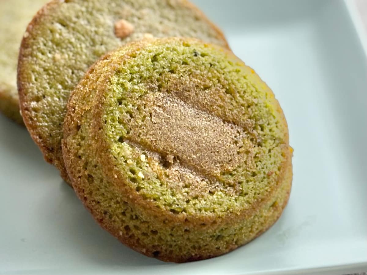 開けた瞬間に抹茶が香る！【ファミマ】1個60円なのにリッチなスイーツ