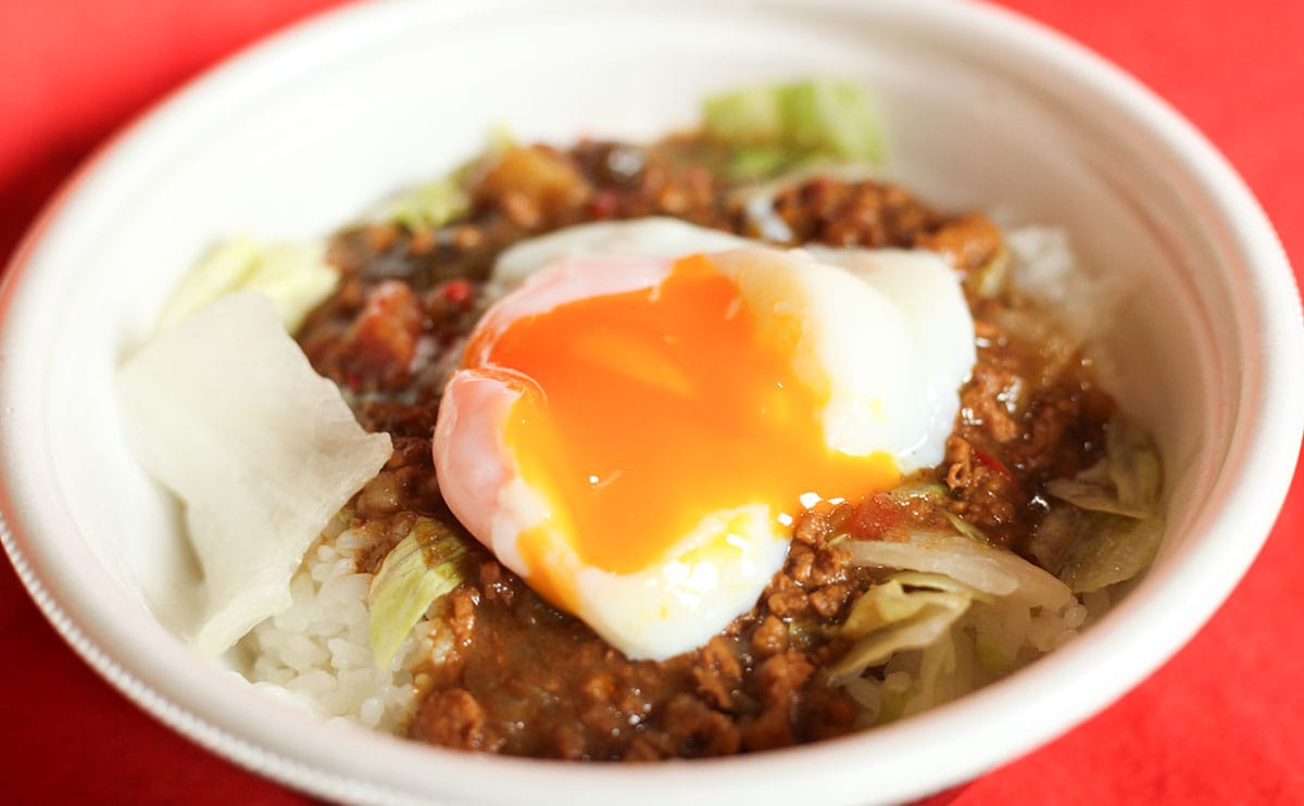 「神飯」の声も!スパイシーで夏にぴったりの【すき家】新メニュー