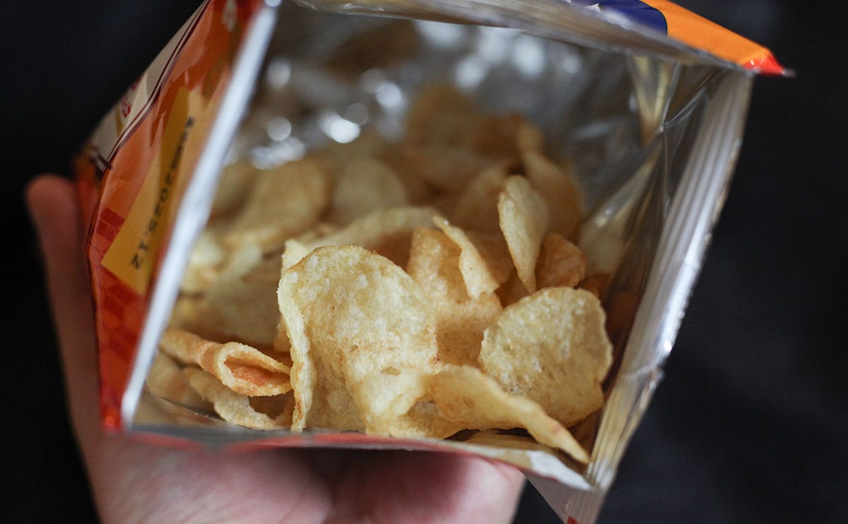 「美味すぎる」vs.「微妙だった」賛否両論の新作『堅あげポテト』を食べてみた
