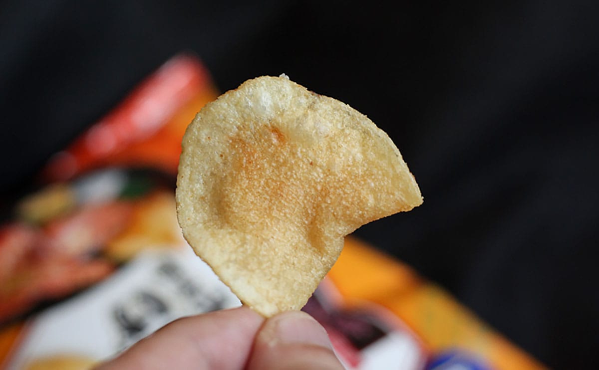 「美味すぎる」vs.「微妙だった」賛否両論の新作『堅あげポテト』を食べてみた