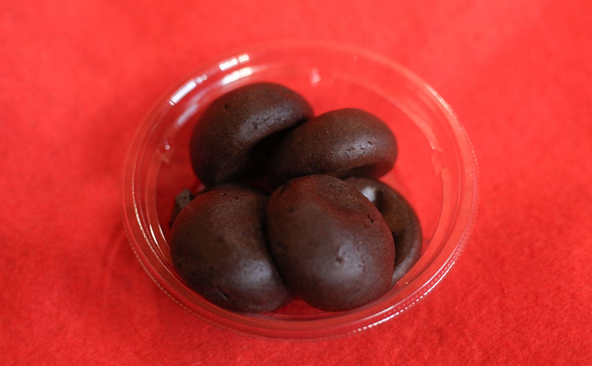 「20個入りで売って」「一生食べてたい」【セブン】の“茶色い玉”がうますぎた