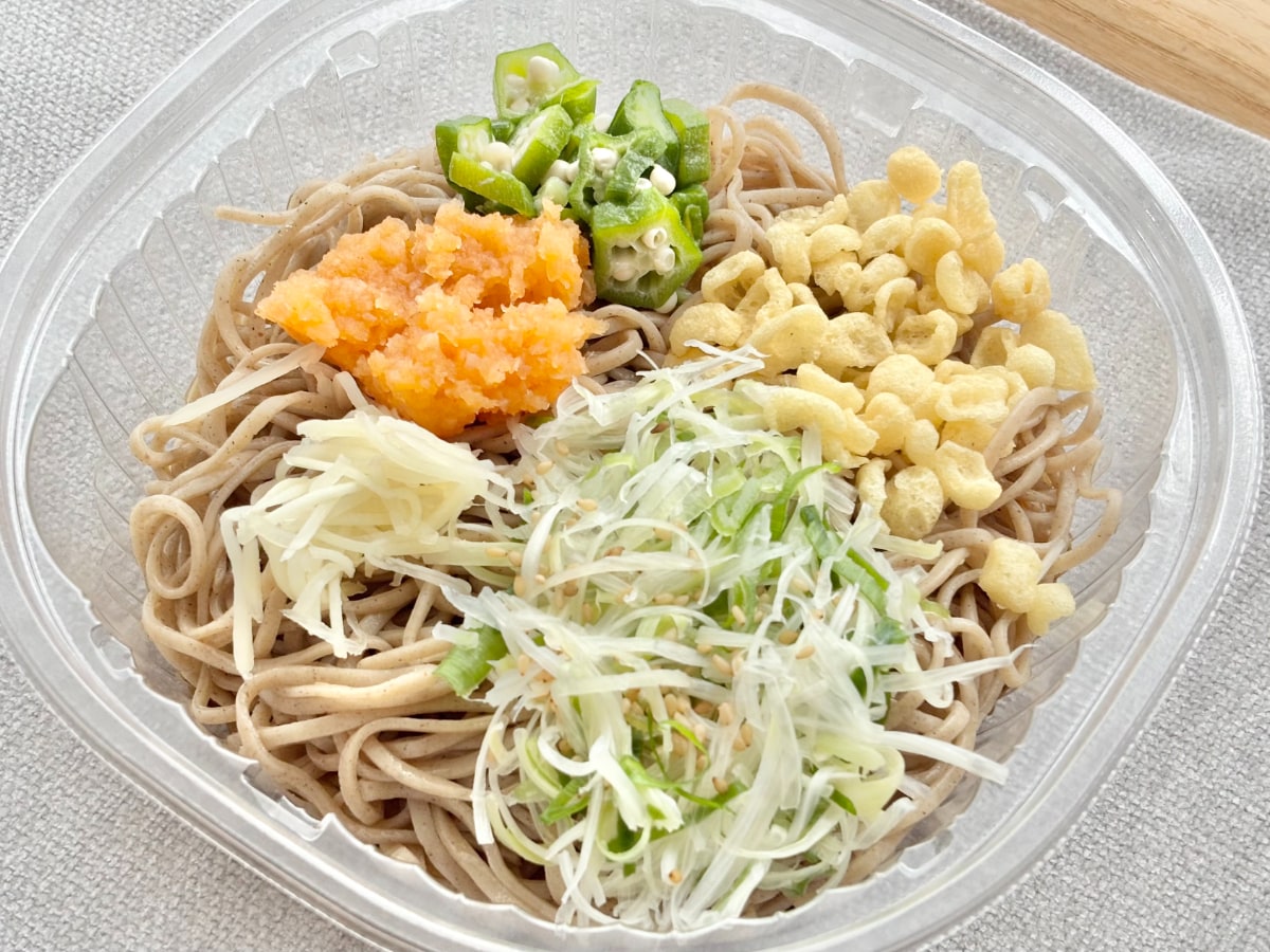 これぞ、日本の夏！？【ファミマ】の冷たいそばが薬味たっぷりでいい感じ