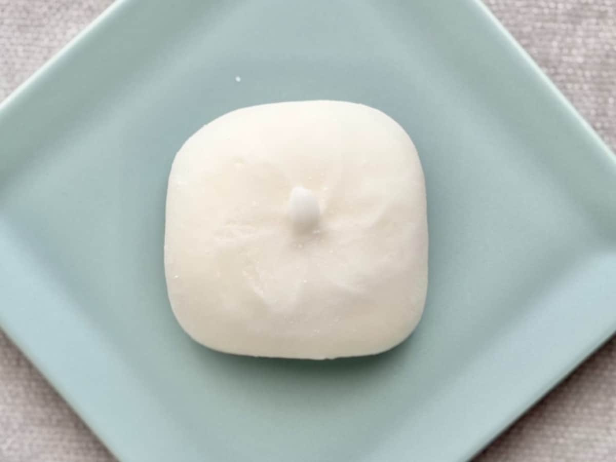 ほろ苦い味×ふわもち食感でリピ確のウマさ！【ファミマ】の新作和スイーツ