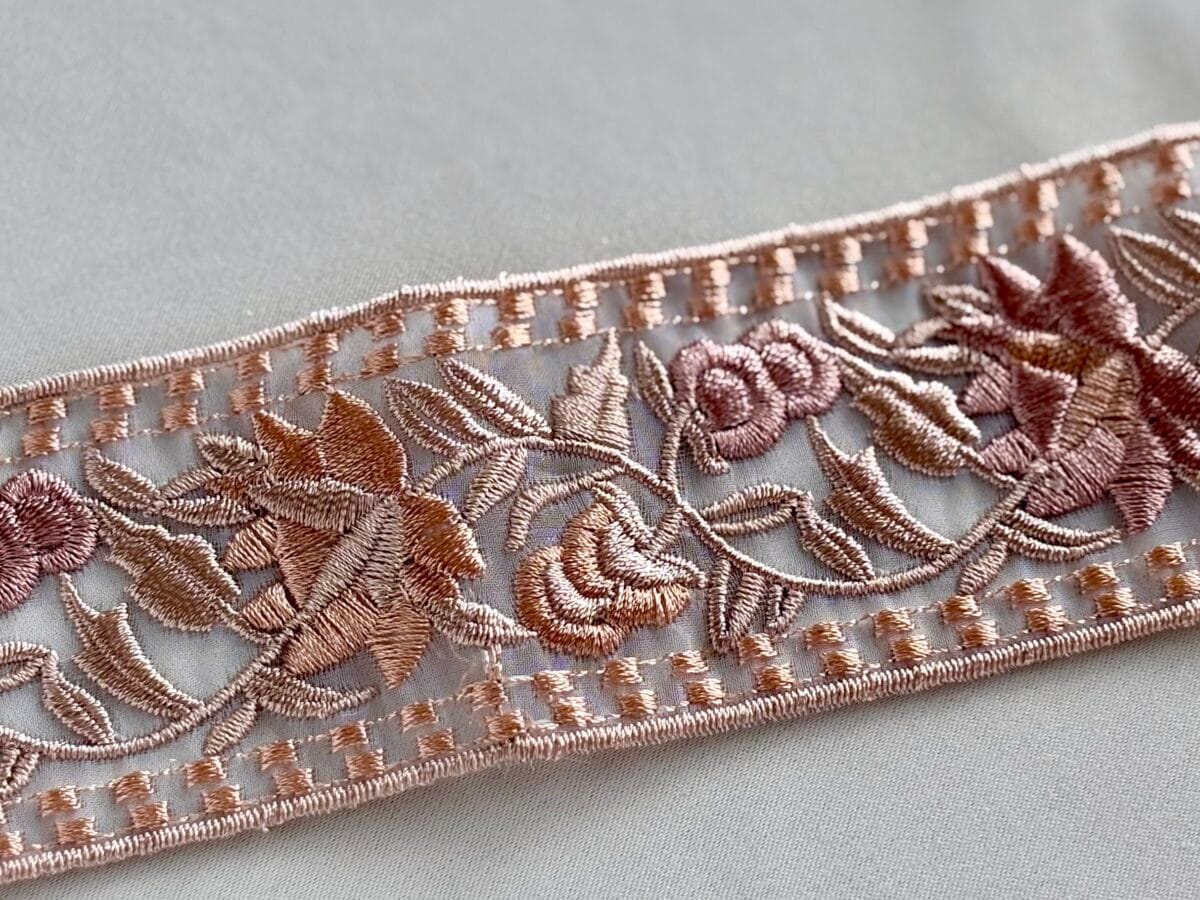 【セリア】おすすめリボン一覧！刺繍やレース、ネイルパーツなど種類も紹介