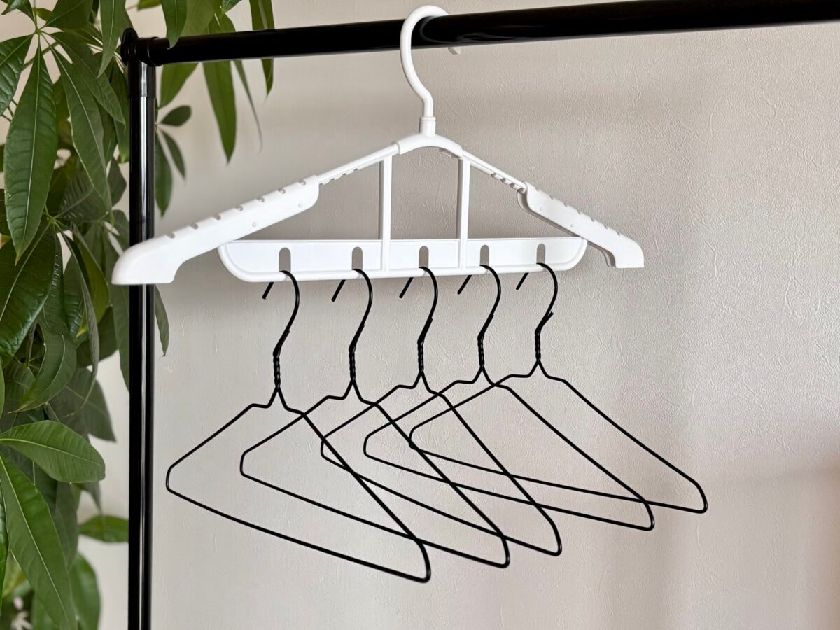 これ本当にダイソー！？ハンガー＆ハンガーラックで省スペース収納！