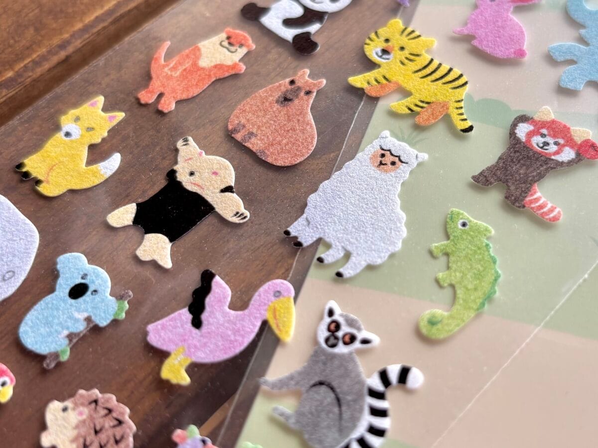 【ダイソー】はシールの宝庫！かわいい名前シールやおしゃれホログラムも♡