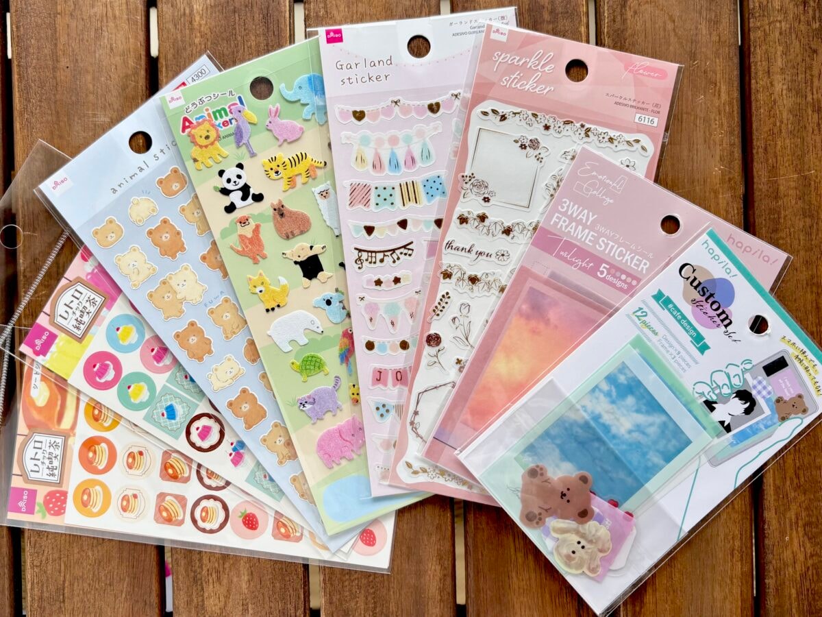 【ダイソー】はシールの宝庫！かわいい名前シールやおしゃれホログラムも♡