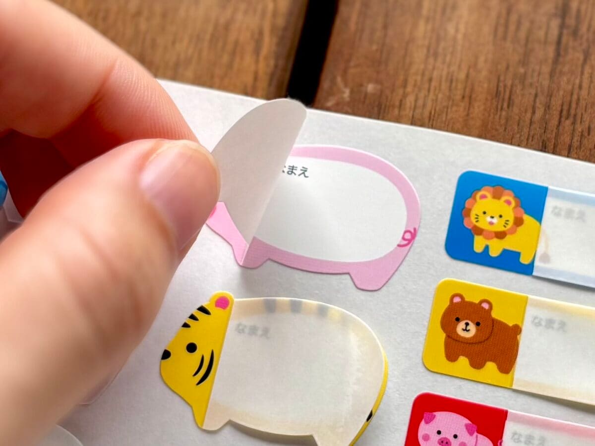 【ダイソー】はシールの宝庫！かわいい名前シールやおしゃれホログラムも♡