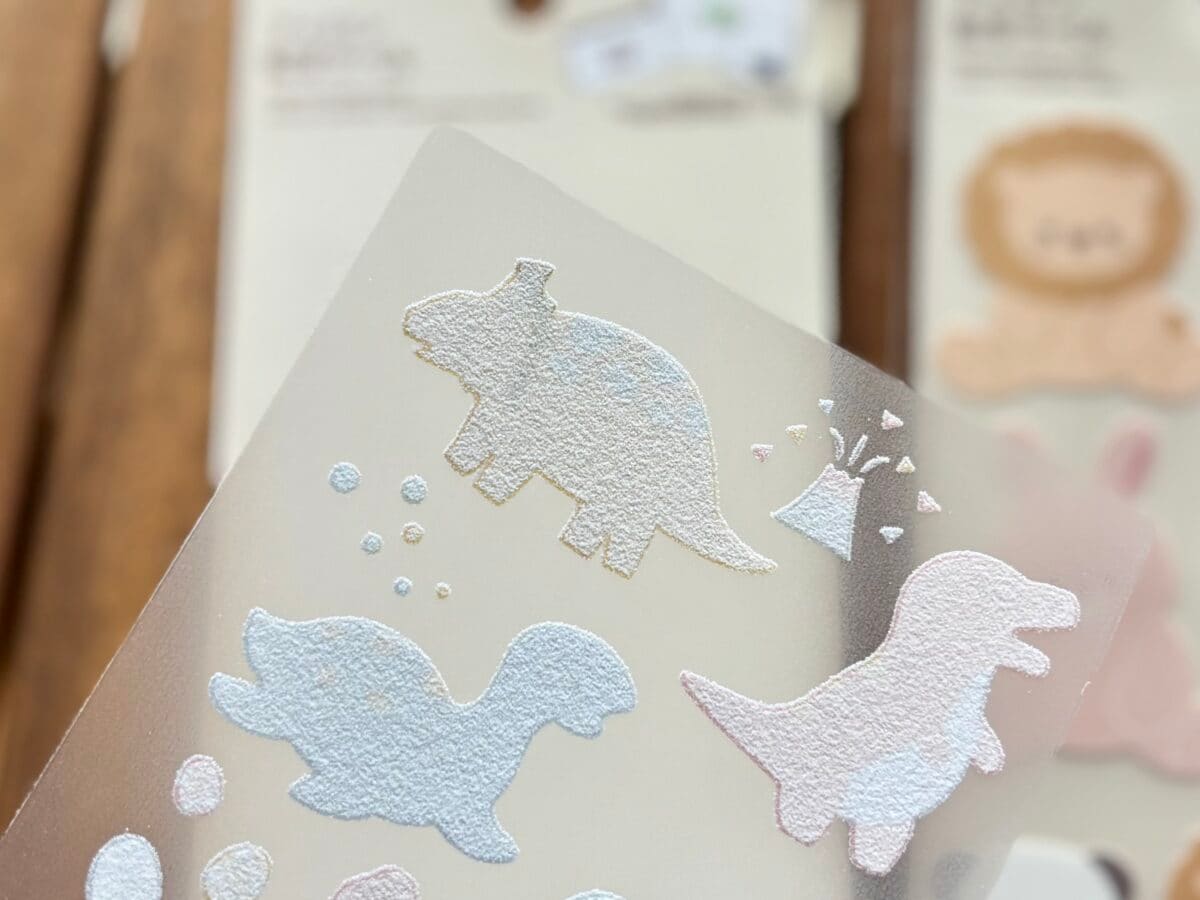 【ダイソー】はシールの宝庫！かわいい名前シールやおしゃれホログラムも♡