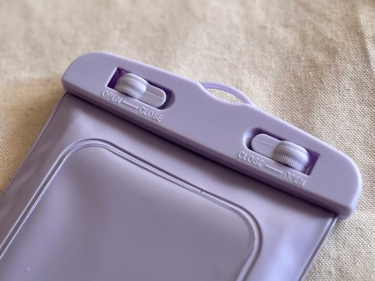 【ダイソー】スマホショルダーが可愛すぎ♡長さやシートの形状も徹底比較!