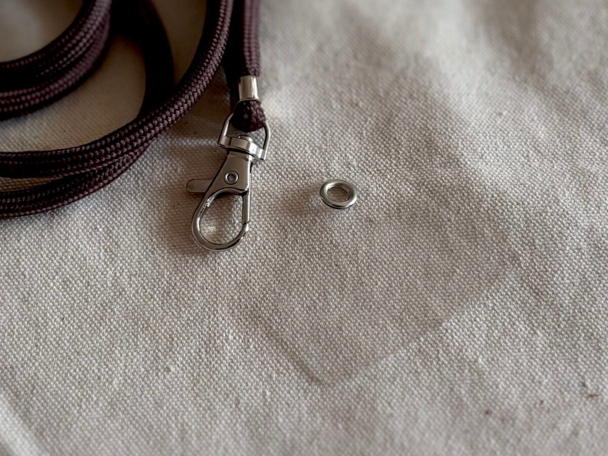 【ダイソー】スマホショルダーが可愛すぎ♡長さやシートの形状も徹底比較!