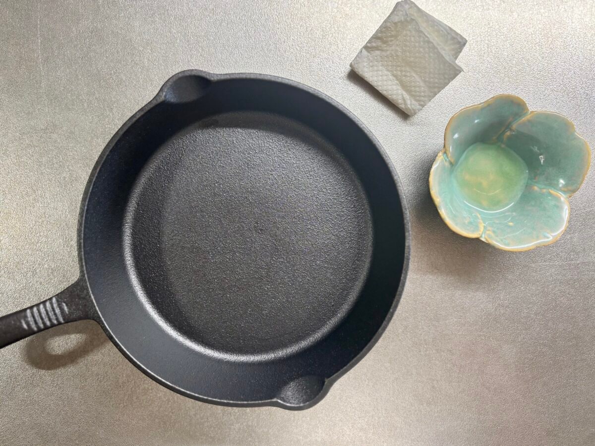 【ダイソー】スキレット徹底解説!IHでもOK?シーズニングって何?