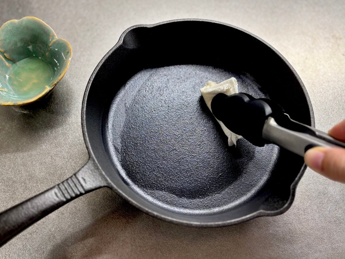 【ダイソー】のスキレット徹底解説!IHでもOK?シーズニングって何?