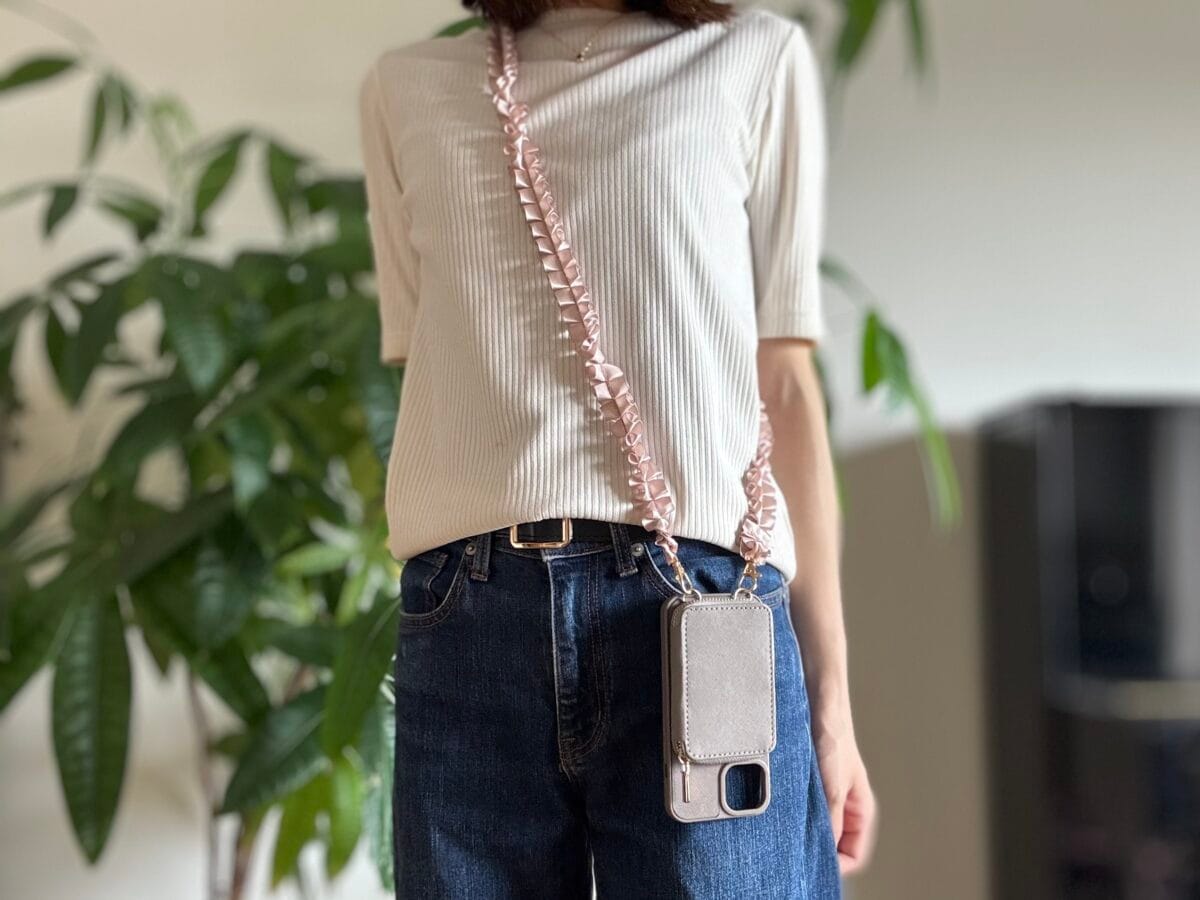 【ダイソー】スマホショルダーが可愛すぎ♡長さやシートの形状も徹底比較!