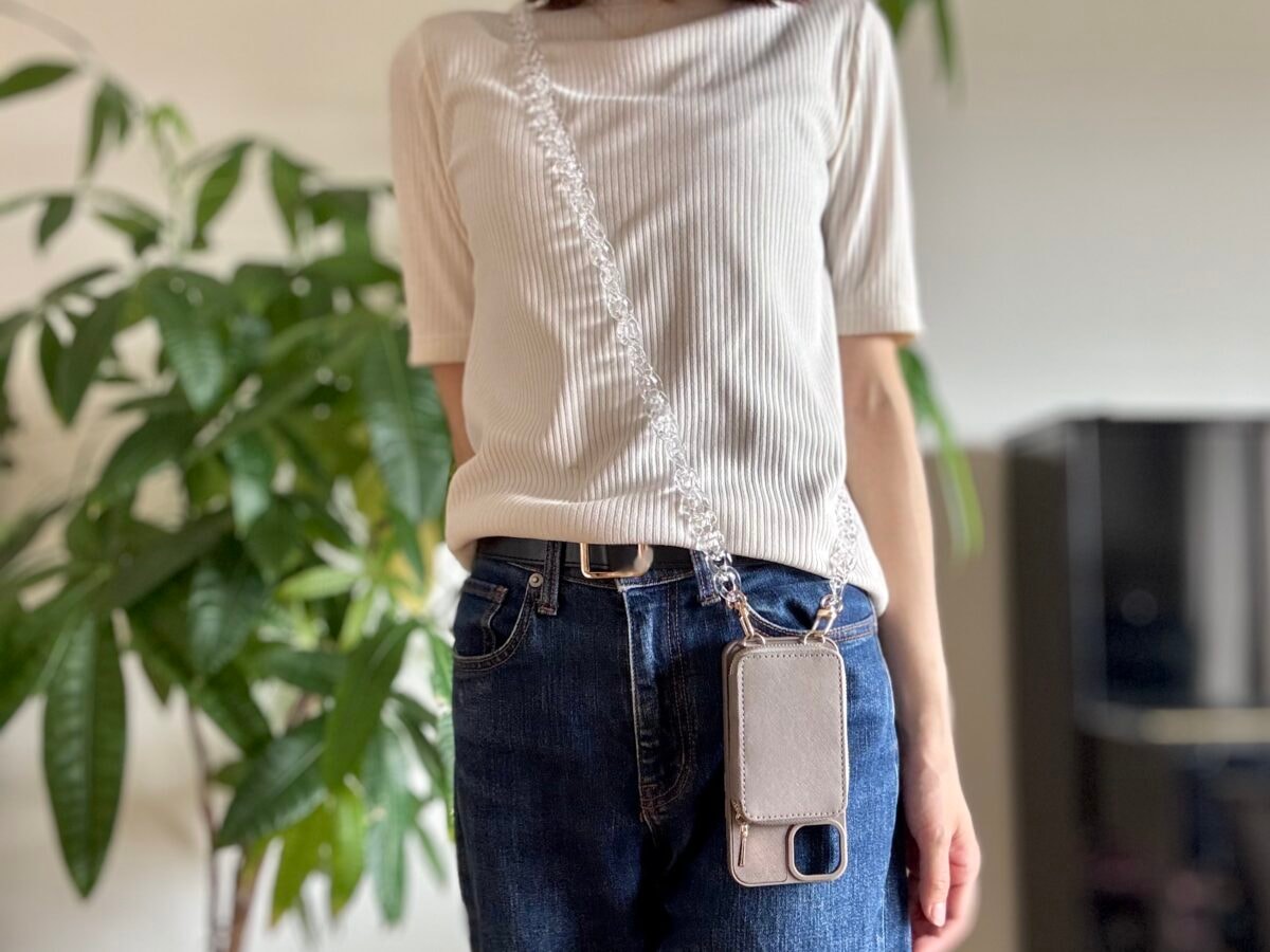 【ダイソー】スマホショルダーが可愛すぎ♡長さやシートの形状も徹底比較!