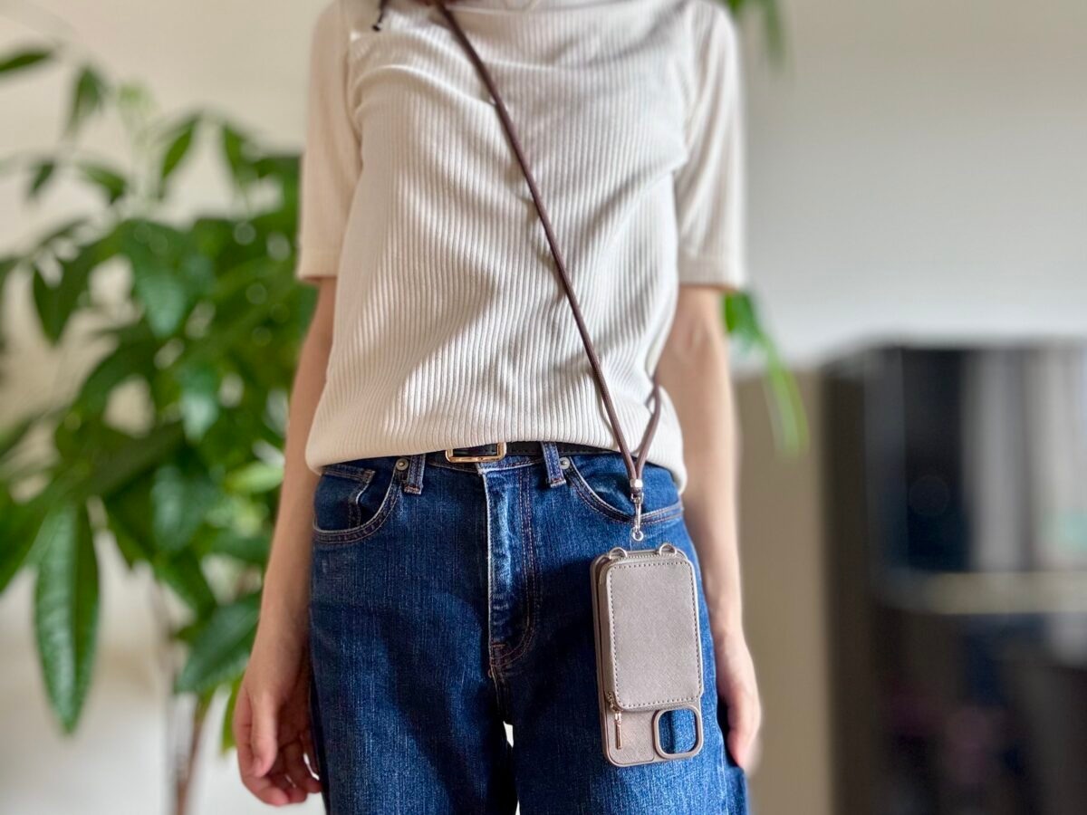 【ダイソー】スマホショルダーが可愛すぎ♡長さやシートの形状も徹底比較!