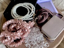 【ダイソー】スマホショルダーが可愛すぎ♡長さやシートの形状も徹底比較！