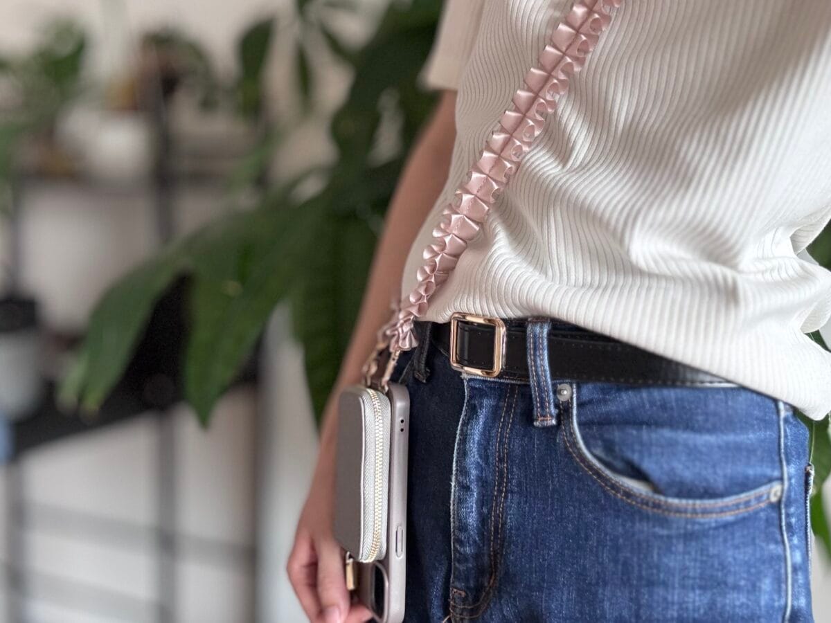 【ダイソー】スマホショルダーが可愛すぎ♡長さやシートの形状も徹底比較！