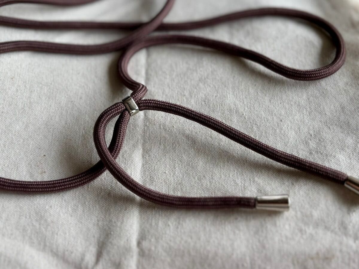 【ダイソー】スマホショルダーが可愛すぎ♡長さやシートの形状も徹底比較!