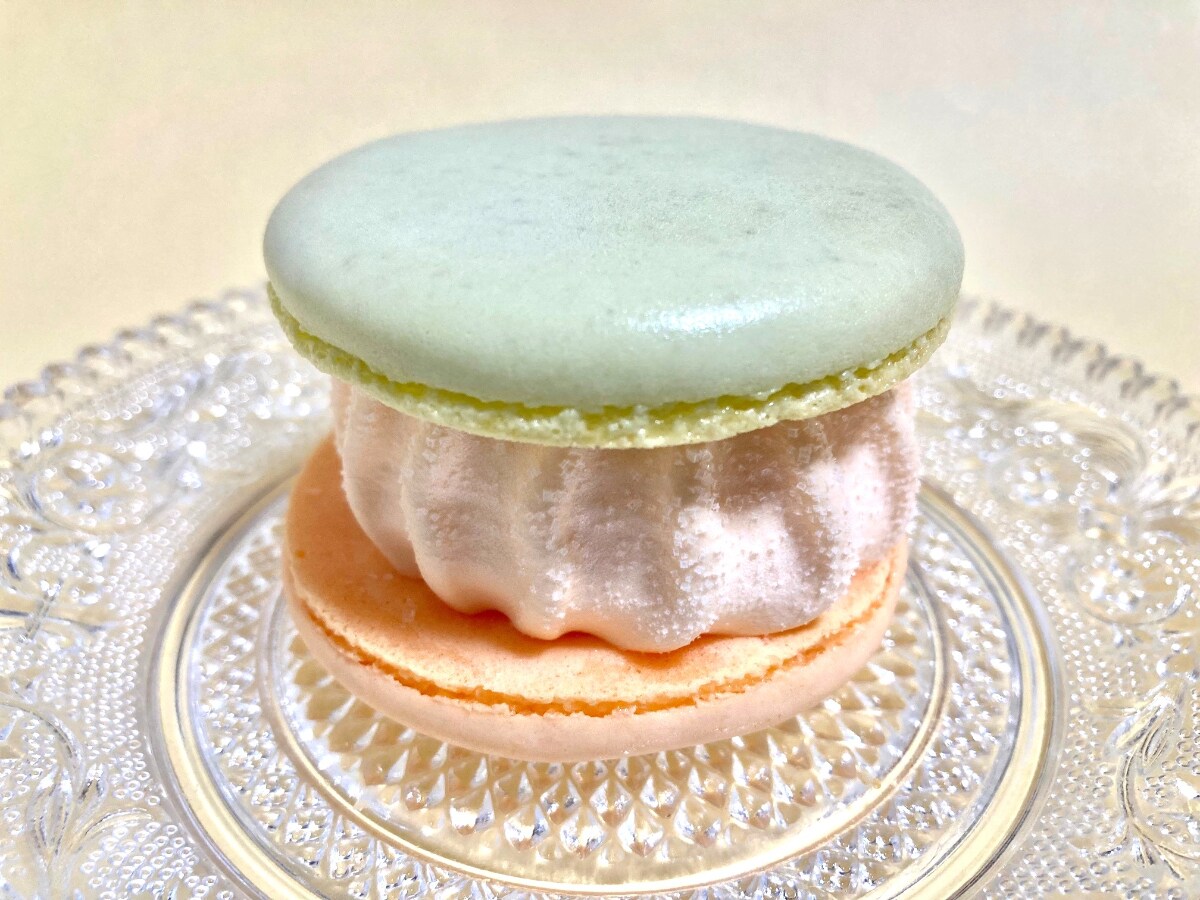 「頬張るの幸せ!」「メロンソースが最高!」【セブン】見た目も可愛い新作アイス