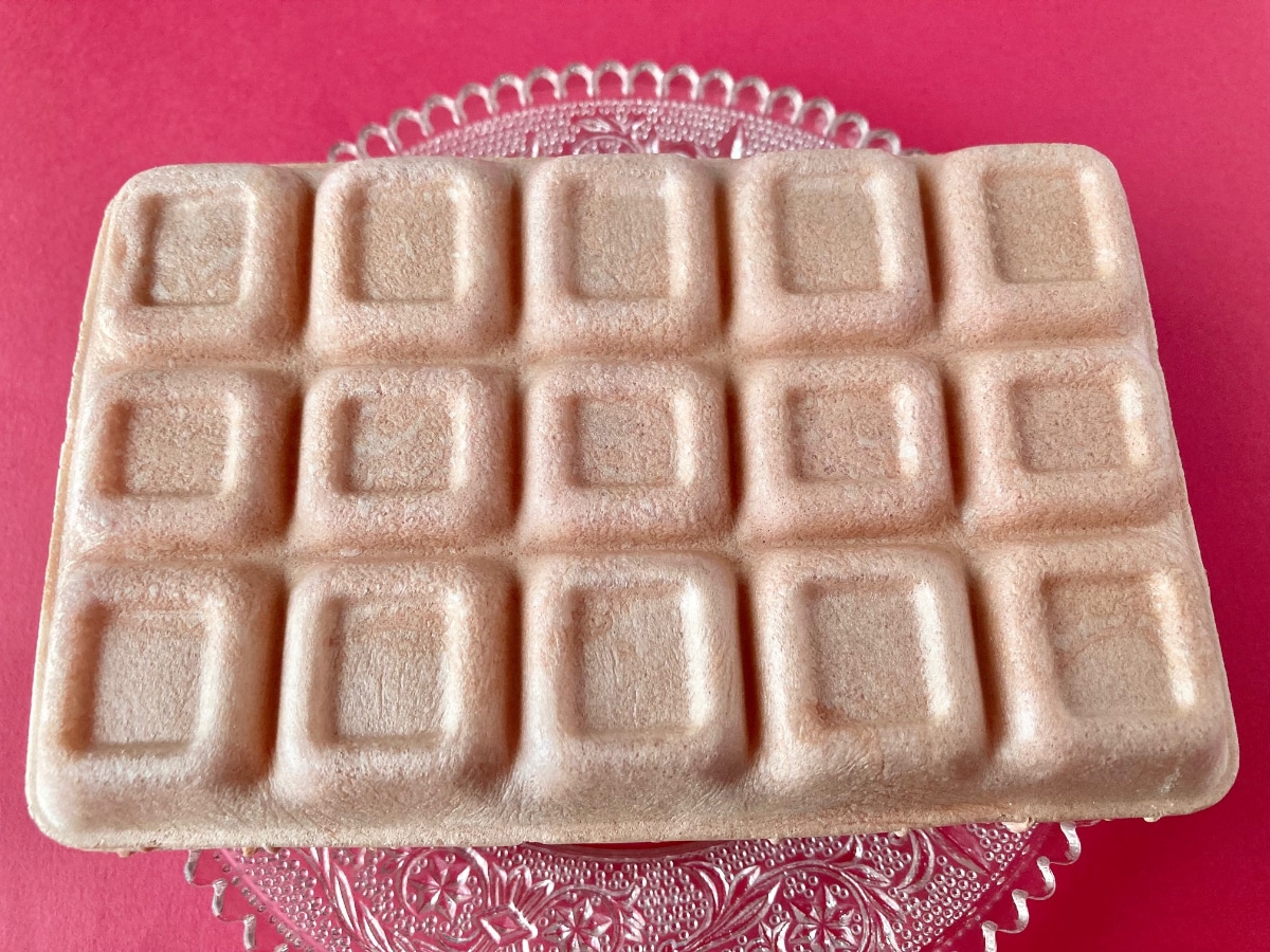 「この苺感、たまらん!」「ザックザクでウマー!」【セブン】苺だらけのモナカアイス