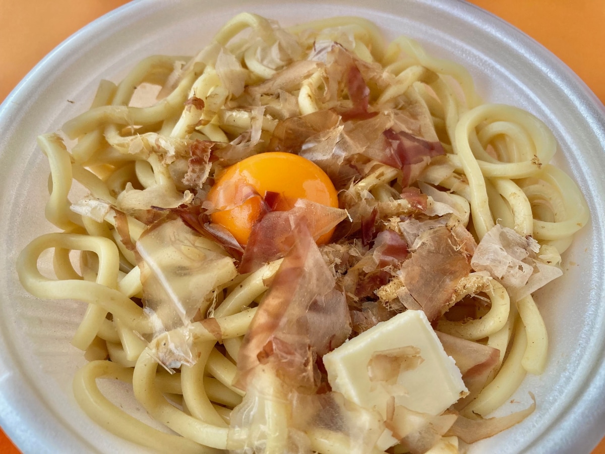 ボリューム感がヤバいぞ!ワサビが決め手!【ファミマ】がっつり系まぜ麺