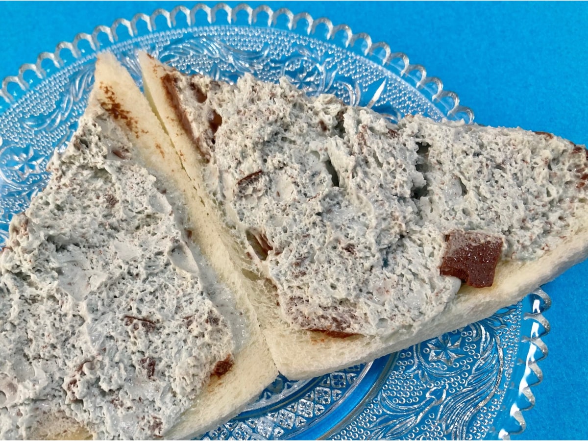 「想像よりもパンに合う！」「すごく美味しかった！」【ファミマ】チョコミントのサンドイッチ