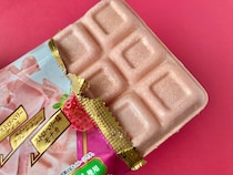 「この苺感、たまらん！」「ザックザクでウマー！」【セブン】苺だらけのモナカアイス