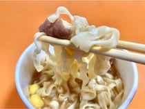 「一年中売っててほしい！」紅ショウガの存在感がGOOD！【セブン】沖縄そば風のカップ麵