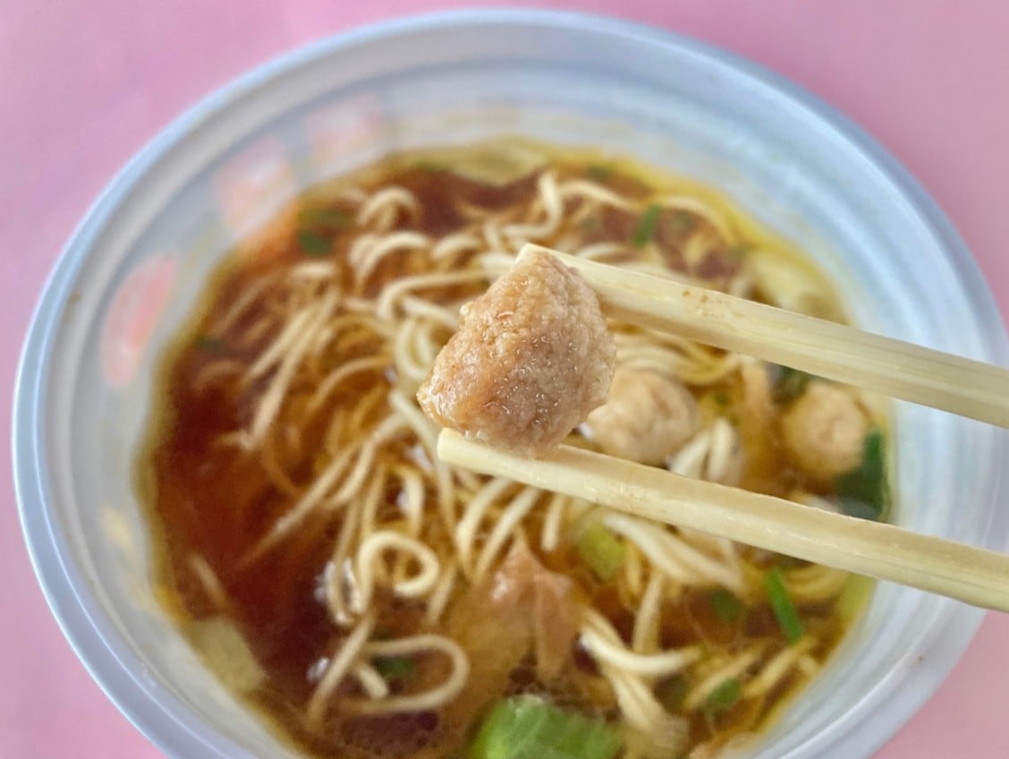 意外な味わいにビックリ！【セブン】東京三鷹の名店監修の醤油ラーメン