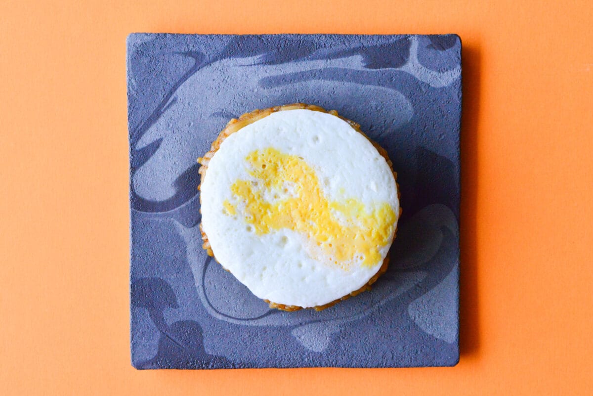 「ガチでおいしいので超おすすめ」【セブン】ビジュ爆発のおむすび登場!