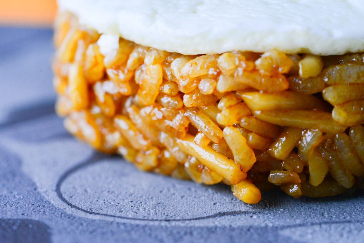 「ガチでおいしいので超おすすめ」【セブン】ビジュ爆発のおむすび登場!