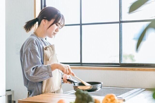 火を使う時間を1分でも減らして光熱費も節約！やってしまいがちな夏のNG行動を出張料理人が解説