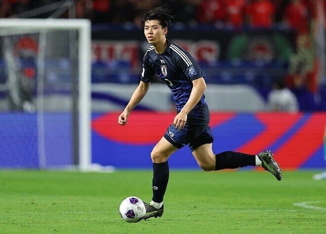 「常に自分の先を行く」20歳日本人DFのプレミア強豪移籍に日本代表MFが驚嘆「元々の差が広いんで…」【現地発】