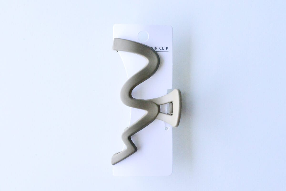 ダイソーのヘアクリップおすすめ7選|かわいいミニや大きいものも紹介