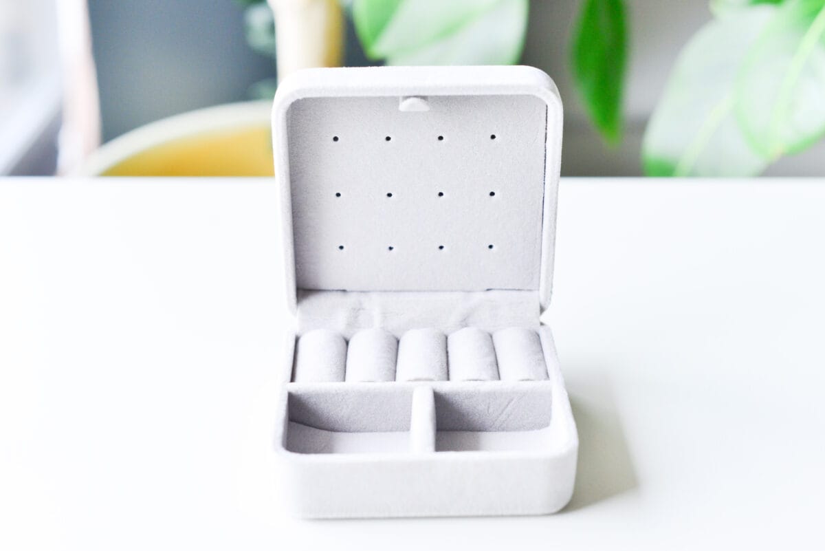 【ダイソー】アクセサリーケースが優秀！透明引き出しを使ったものも紹介