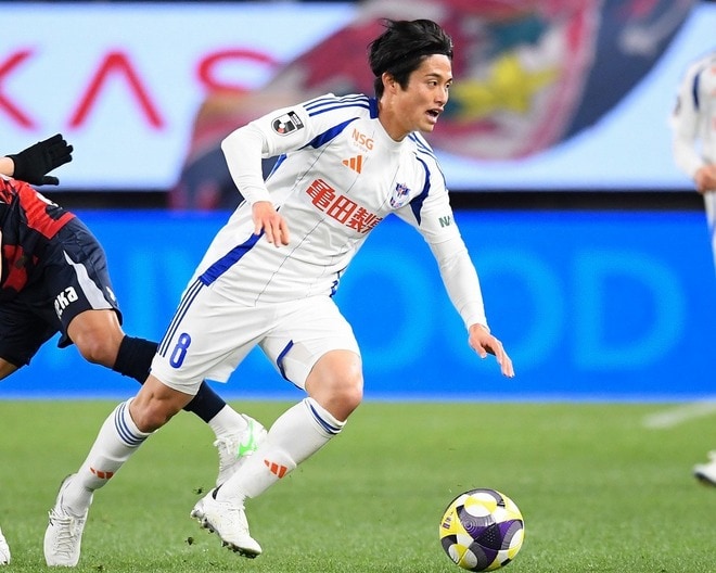 J1岡山が中盤を補強。J通算100試合以上出場のMFが完全移籍で加入「素晴らしいクラブの一員になれたことを光栄に思っています」