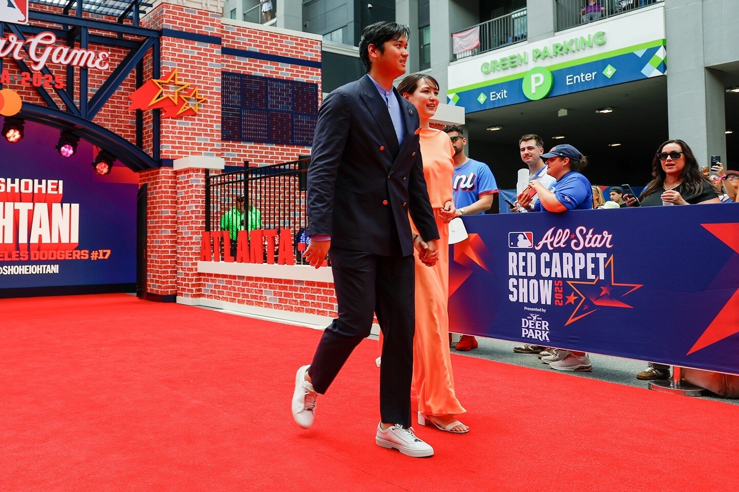 「今年もゴージャス」大谷翔平&真美子夫人、長女誕生後初の2ショットに日本人ファン喝采「なんて輝かしい夫婦」