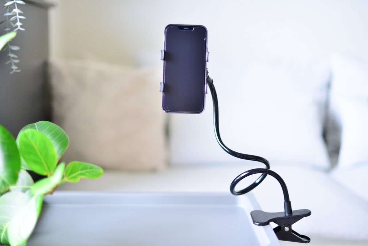 【ダイソー】スマホスタンドおすすめ6選!買って正解はコレ