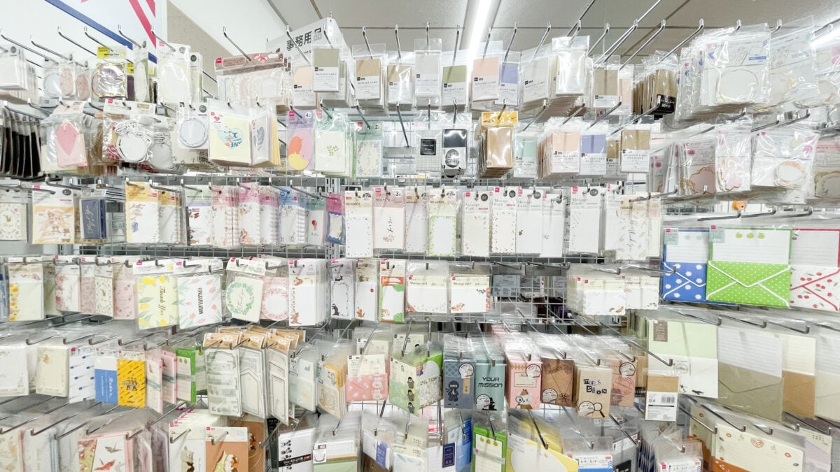 ダイソーのメッセージカードおしゃれな7選!色紙用のシール付きも紹介