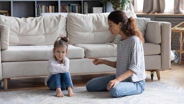 「とっさに子どもに手をあげそうになってしまった…」そんなときどうする？専門家がアドバイス
