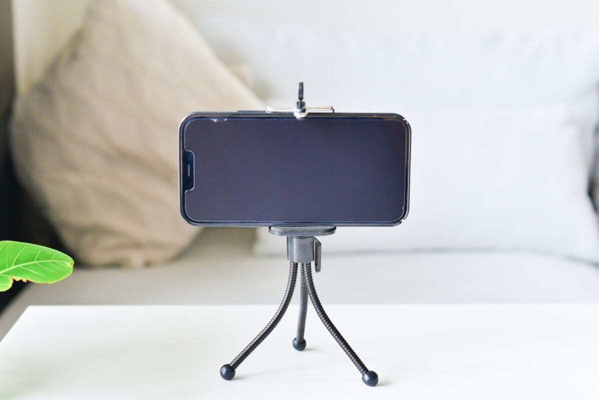 【ダイソー】スマホスタンドおすすめ6選!買って正解はコレ