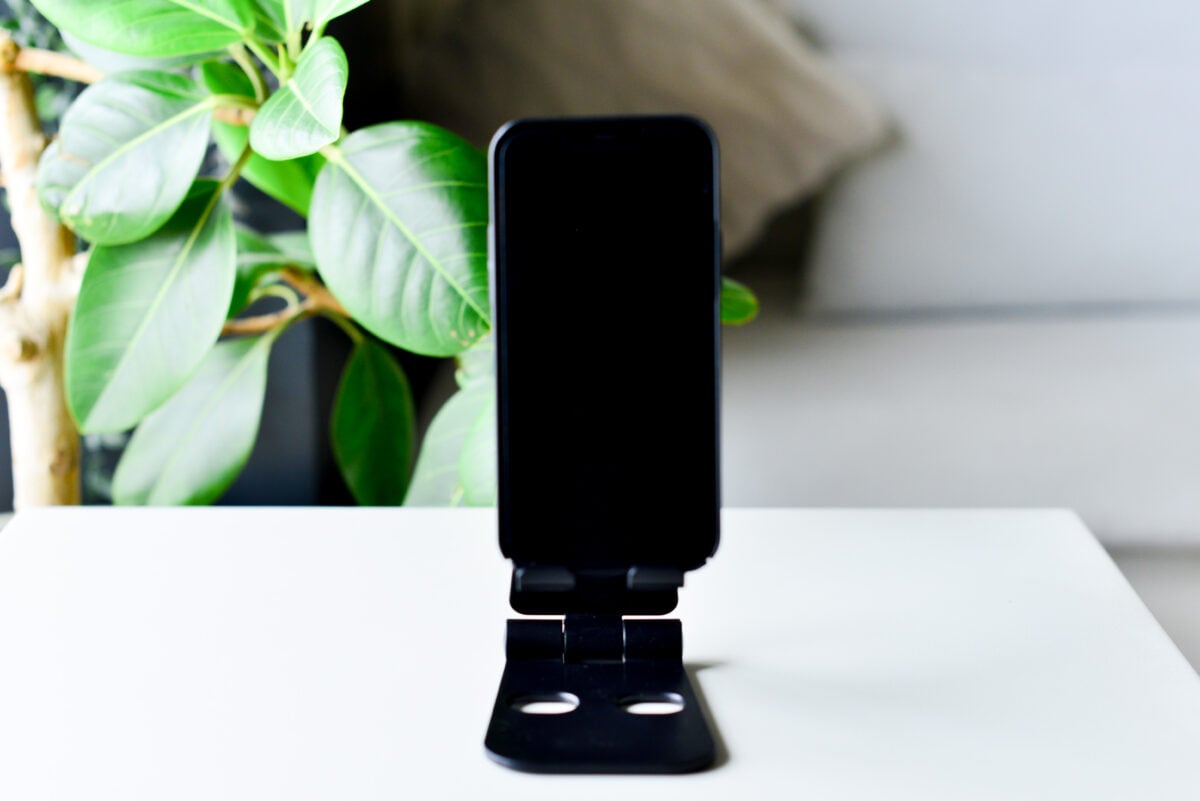 【ダイソー】スマホスタンドおすすめ6選！買って正解はコレ